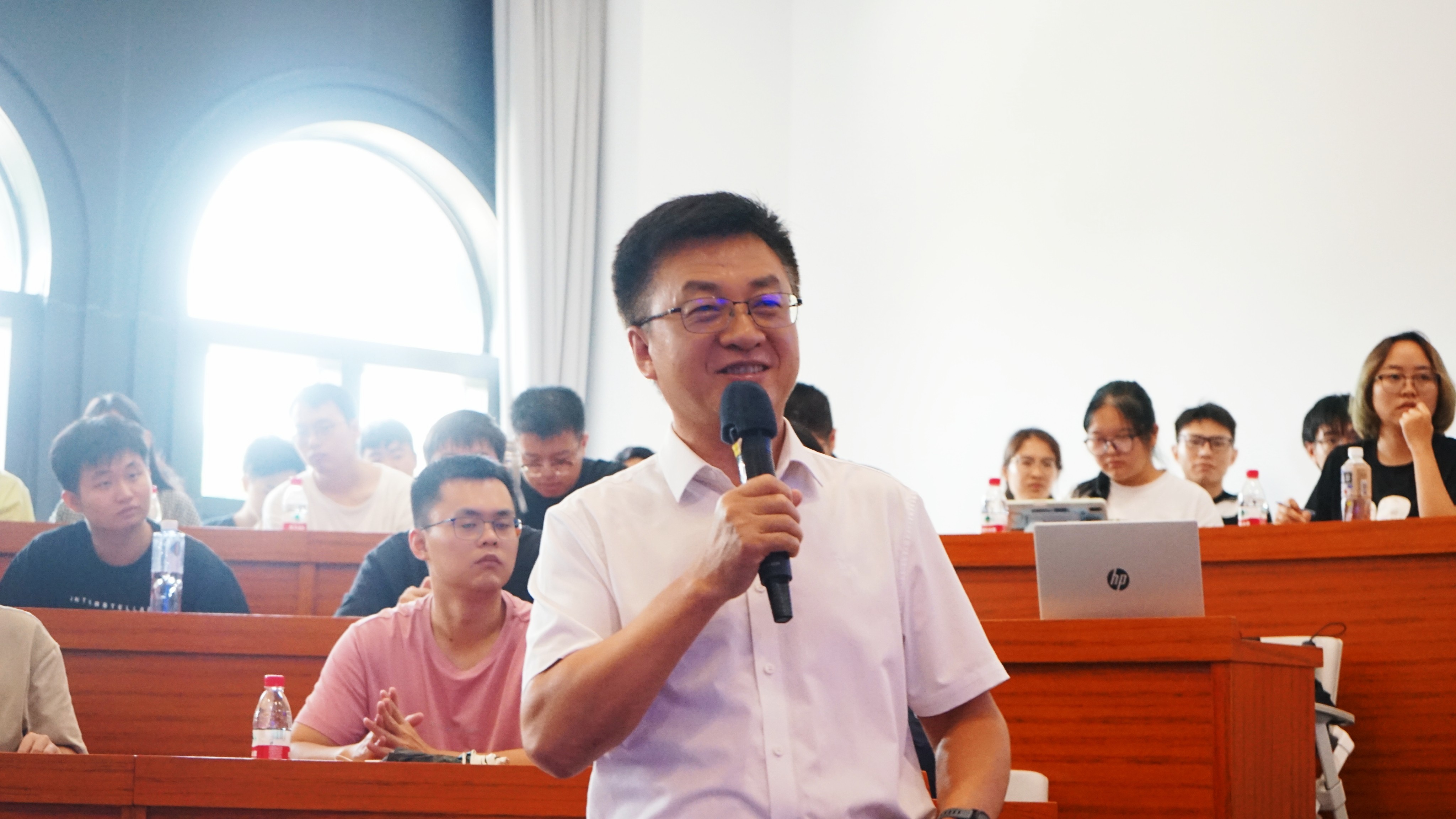 beat365在线唯一官网院长侯仰龙教授主持